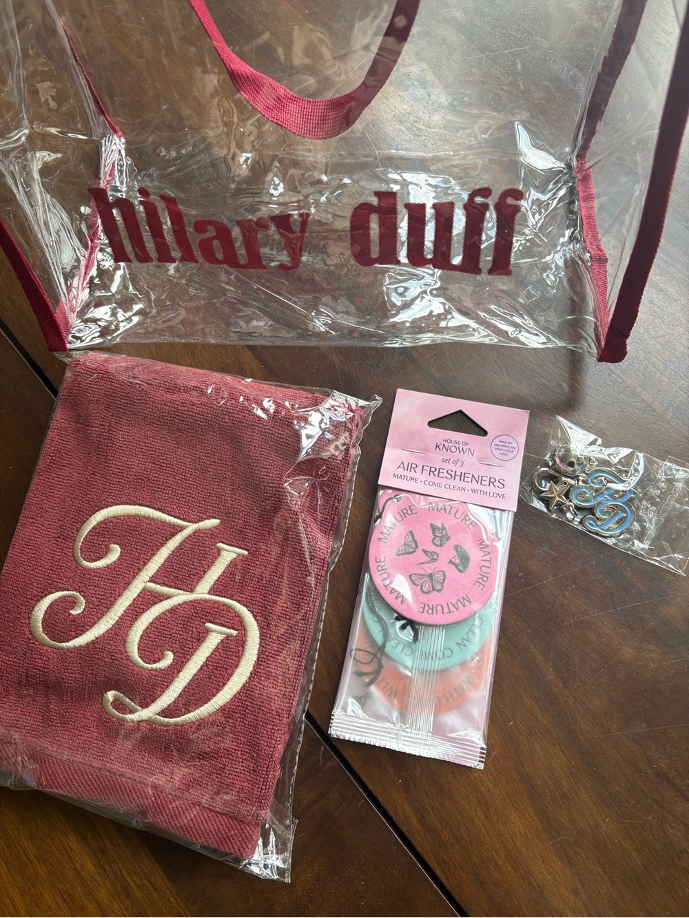 Hilary Duff ‘Lucky Me’ Tour - VIP merch tote with all included goodies 💕
